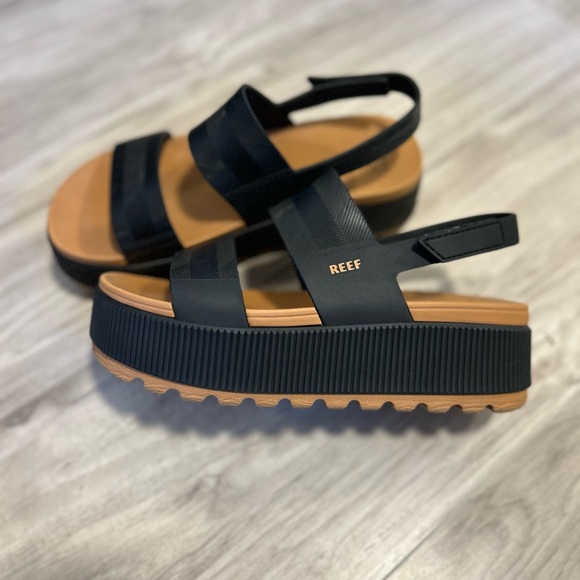 Reef Women's Black Sandals - Picture 3 of 5